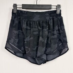 Lululemon Hotty Hot High-Rise Lined Short 4" Size 6 TALL Black Grey Camo LW7ATL